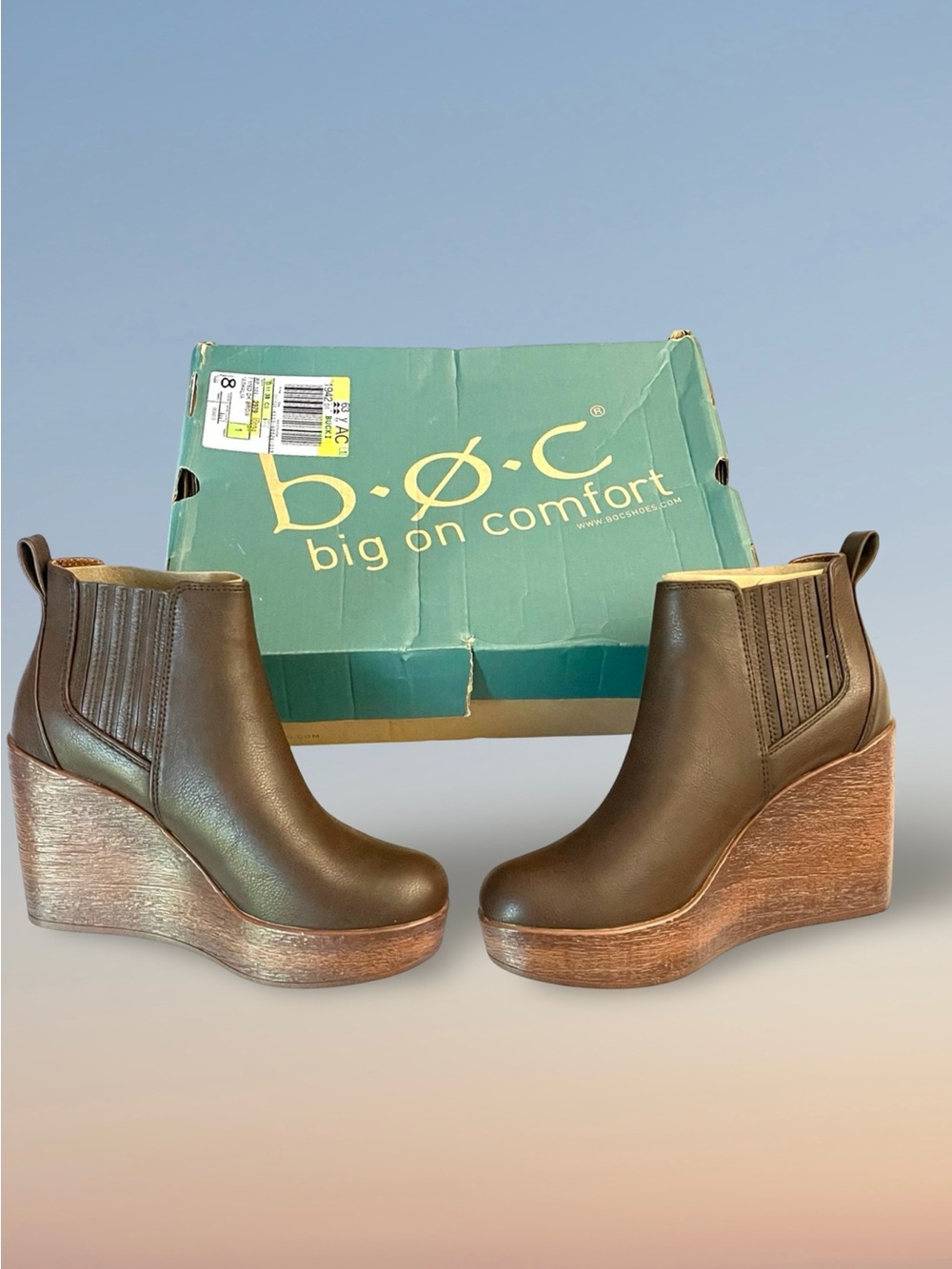 b.o.c. Athalia Wedge Dark Brown Chelsea Ankle Boots Faux Woodgrain Heel Sz7 NIB